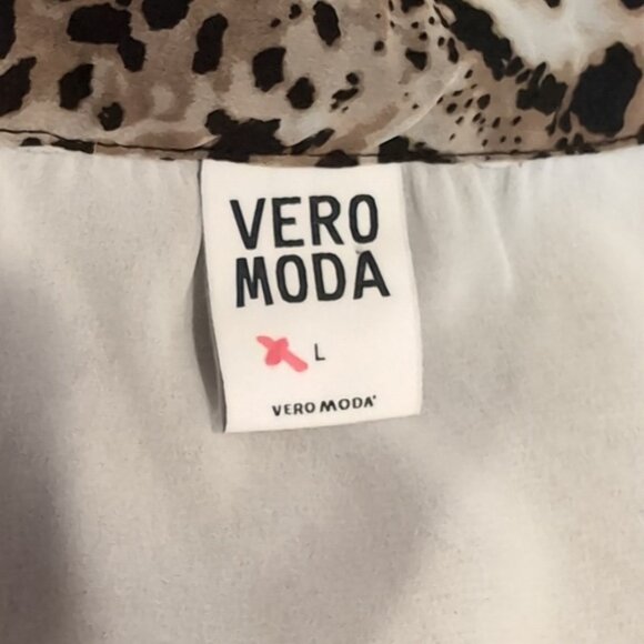 3/$20 Vero Moda Sheer Sleeveless Blouse Buttoned White Leopard Collar Size Large - Picture 8 of 9